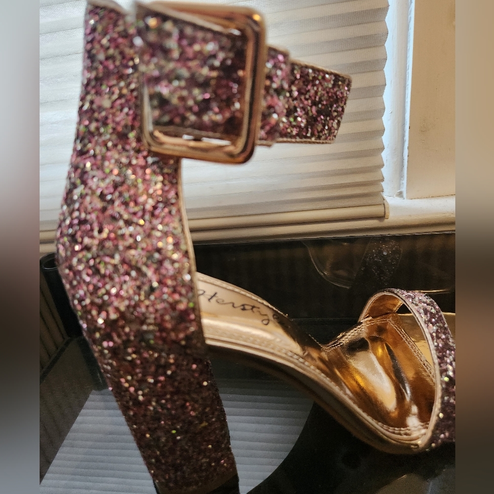 HEELS! - Picture 4 of 5